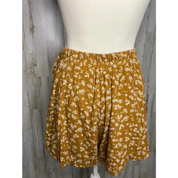 Vestique Women's Yellow Floral Ruffle Wrap Skort Size Small Summer Casual - Picture 3 of 9